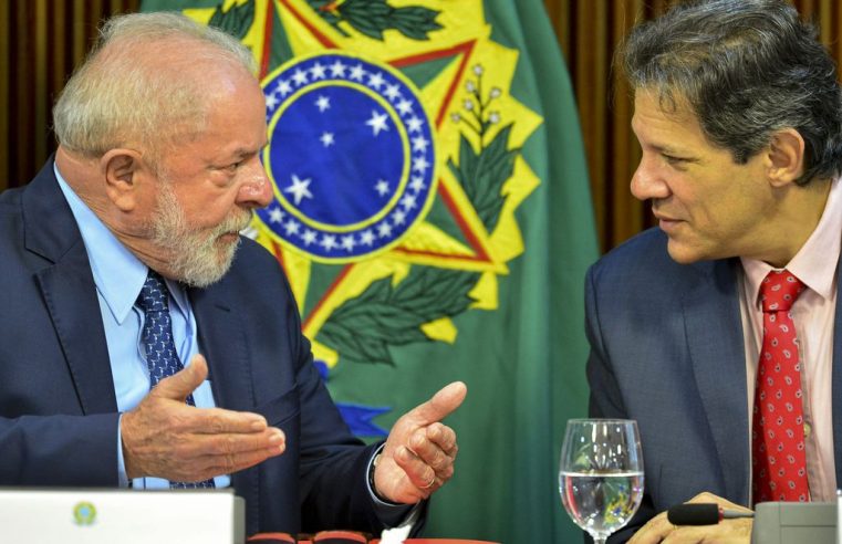 Rumo da economia: Haddad entrega proposta fiscal a Lula.