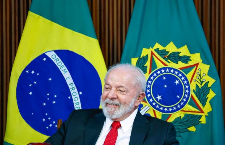 Lula: Economia vai crescer mais do que os pessimistas preveem