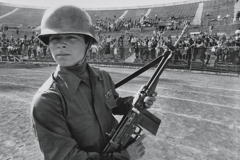 Fotos de Evandro Teixeira sobre 64 e Chile de 73 viajam ao Rio e a Santiago