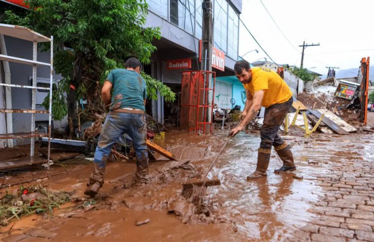 Guaíba transborda e invade centro histórico de Porto Alegre; Governo federal adia ‘Enem dos concursos’