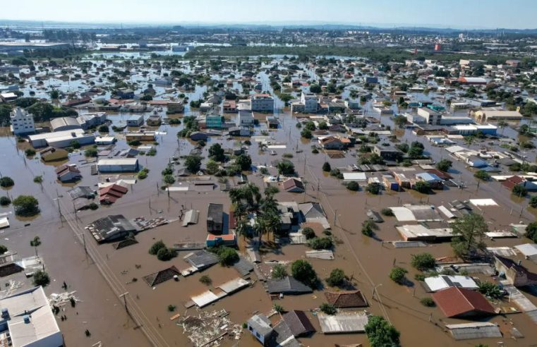 Novas chuvas e frio agravam situação no sul; aviões da FAB lançam donativos em áreas isoladas