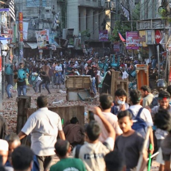 Manifestantes aumentam pressão contra cotas no emprego público em Bangladesh