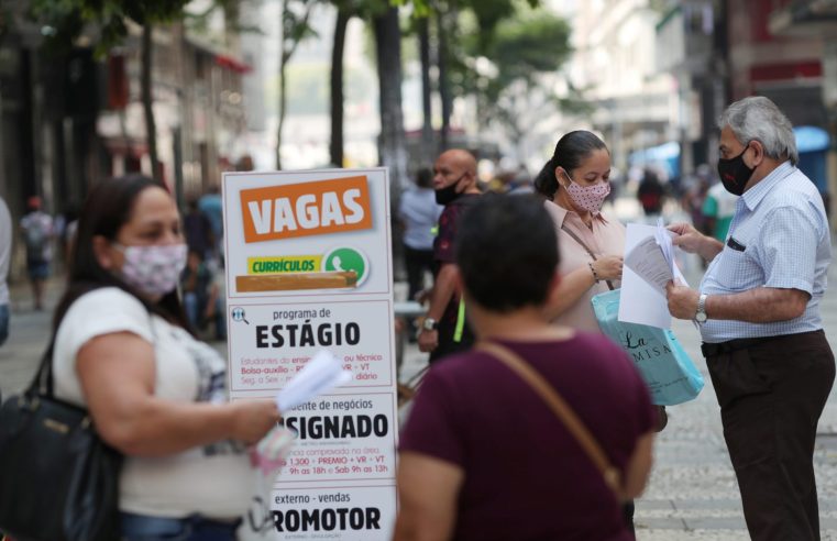 Desemprego cai para 6,9%, menor índice do trimestre desde 2014