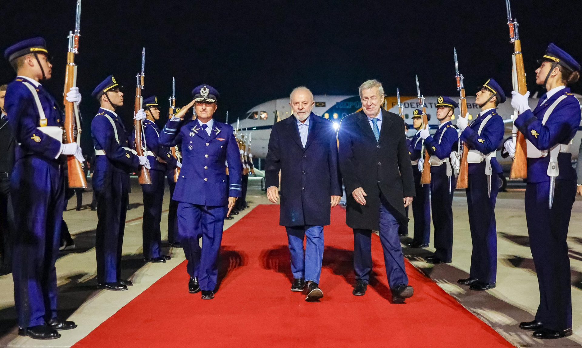 Lula viaja ao Chile e encontra Boric nesta 2ª; começam os debates entre candidatos às prefeituras